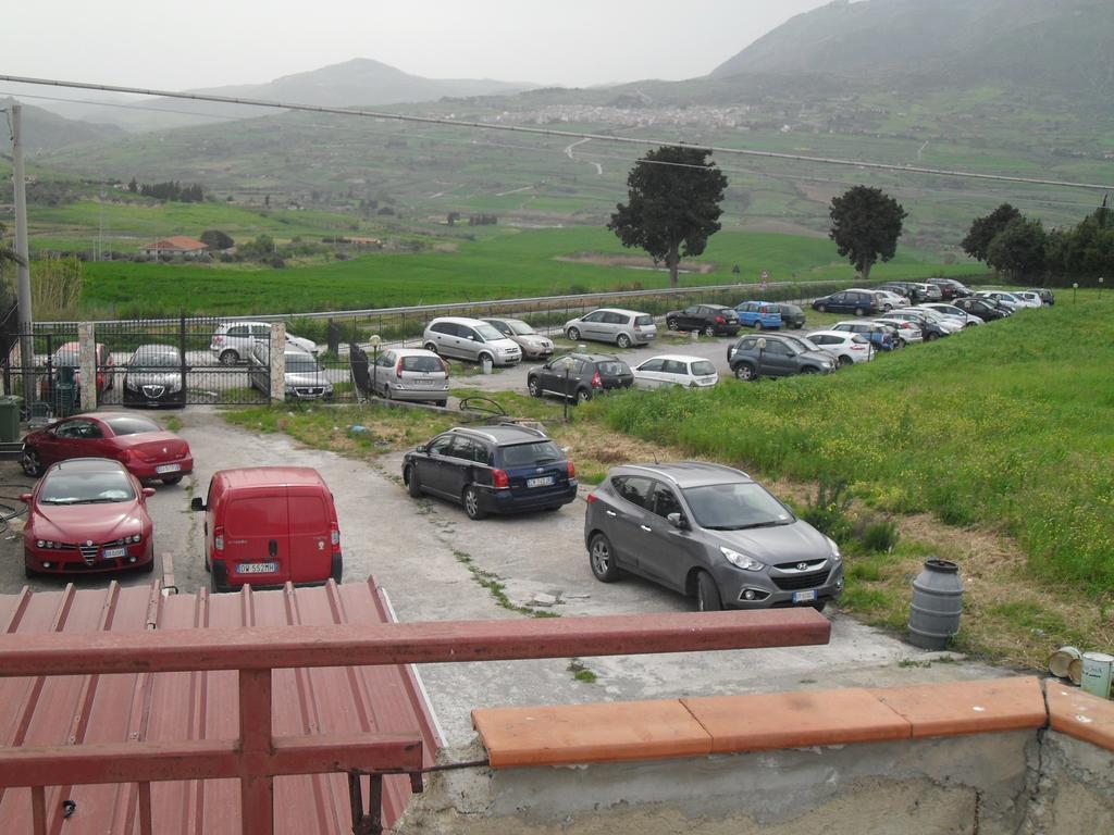 Agriturismo La Targa Buonfornello Bagian luar foto