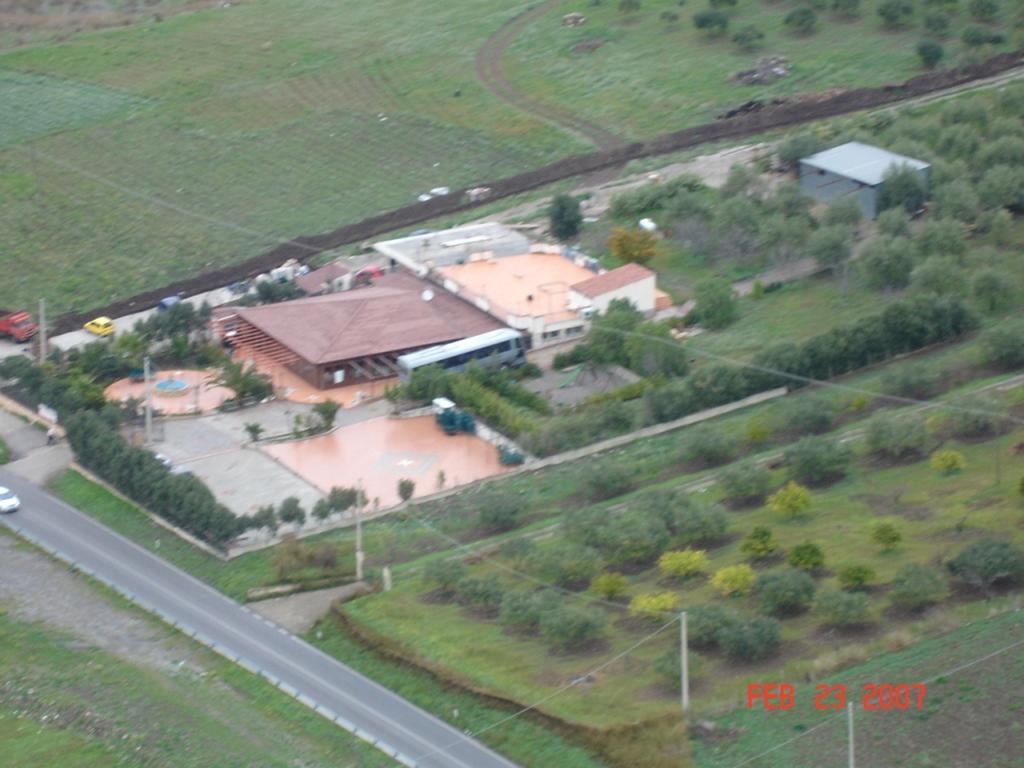 Agriturismo La Targa Buonfornello Bagian luar foto