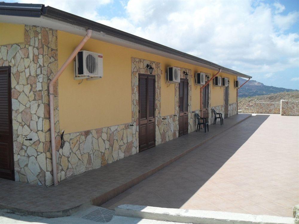 Agriturismo La Targa Buonfornello Bagian luar foto