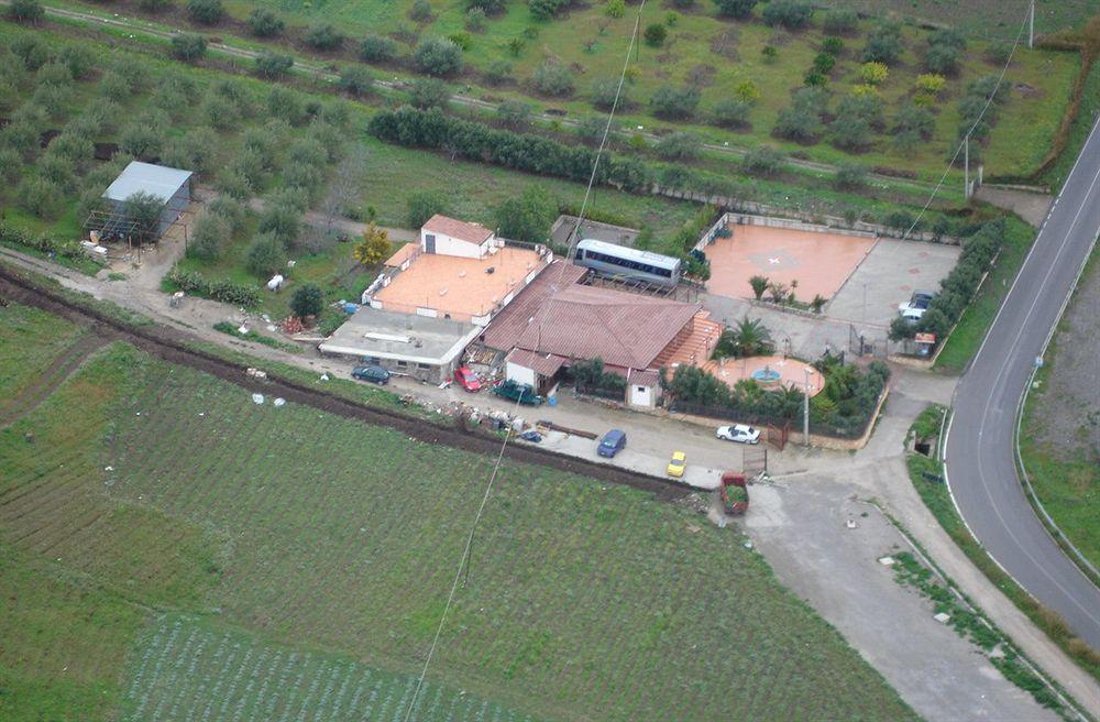 Agriturismo La Targa Buonfornello Bagian luar foto